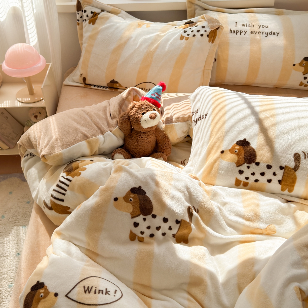 91家纺网 家纺一手货源 找家纺 铭宣 2025新款高克重牛奶绒印花保暖四件套床单床笠单被套款 腊肠狗