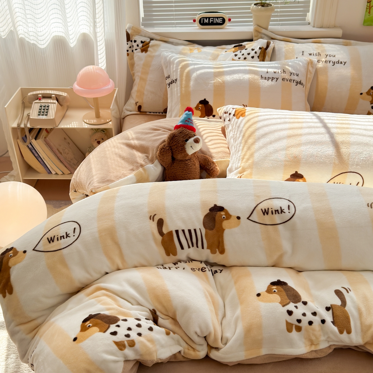 91家纺网 家纺一手货源 找家纺 铭宣 2025新款高克重牛奶绒印花保暖四件套床单床笠单被套款 腊肠狗