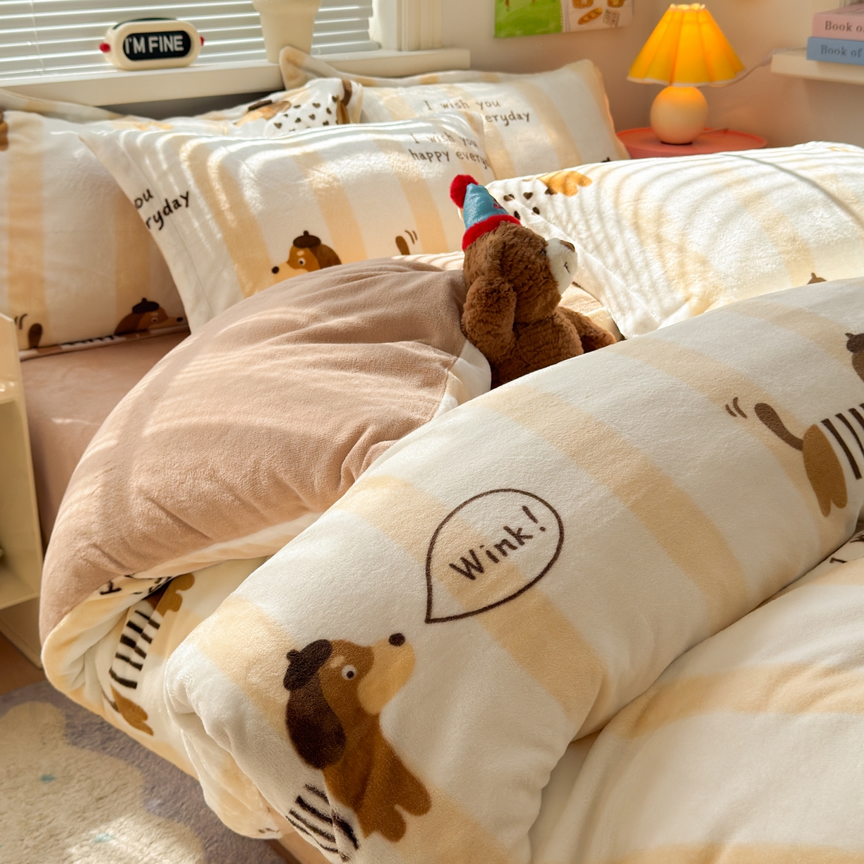 91家纺网 家纺一手货源 找家纺 铭宣 2025新款高克重牛奶绒印花保暖四件套床单床笠单被套款 腊肠狗