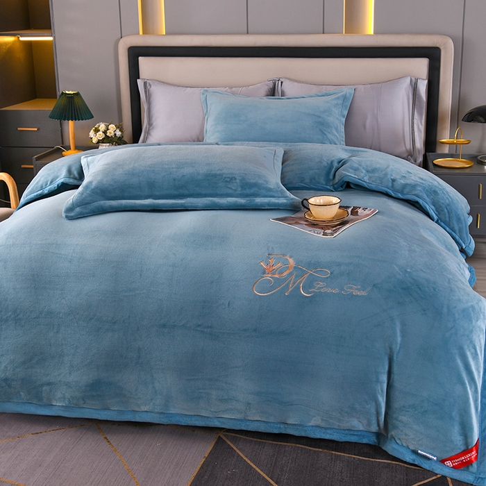 91家纺网 家纺一手货源 找家纺 栩裕纺织 2025新款牛奶绒刺绣单被套 孔雀蓝