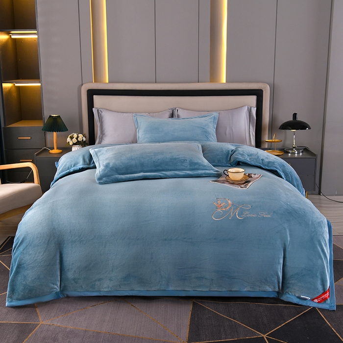 91家纺网 家纺一手货源 找家纺 栩裕纺织 2025新款牛奶绒刺绣单被套 孔雀蓝