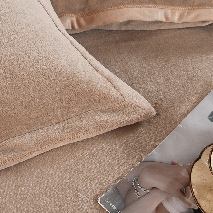 91家纺网 家纺一手货源 找家纺 栩裕纺织 2025新款牛奶绒刺绣单被套 浅卡其