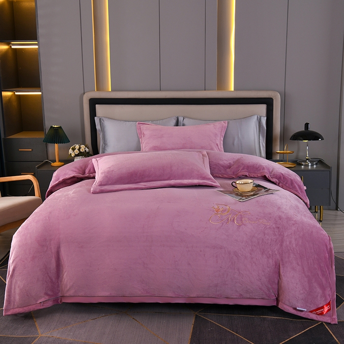 91家纺网 家纺一手货源 找家纺 栩裕纺织 2025新款牛奶绒刺绣单被套 香宇紫