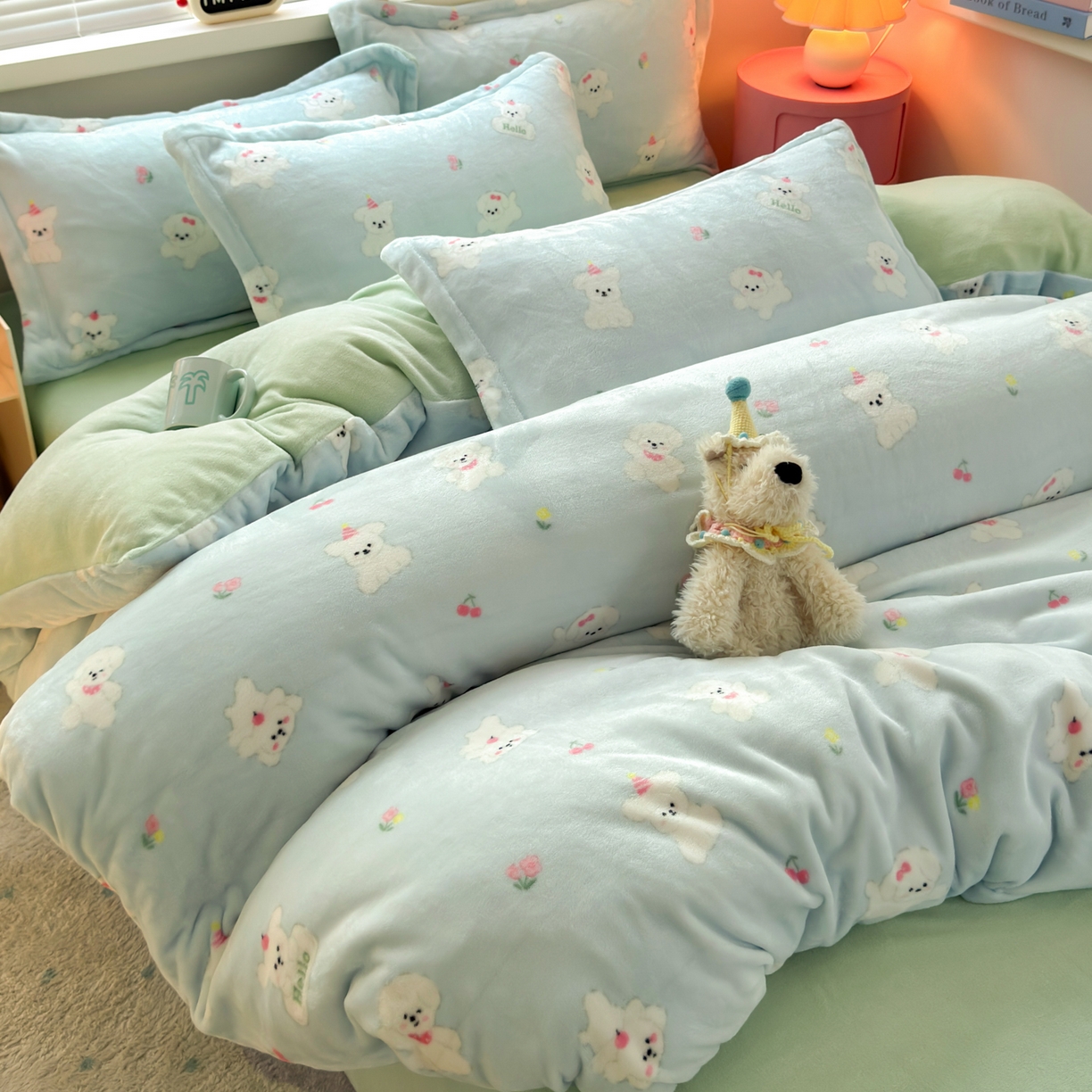 91家纺网 家纺一手货源 找家纺 铭宣 2025新款高克重牛奶绒印花保暖四件套床单床笠单被套款 蓝底小白狗