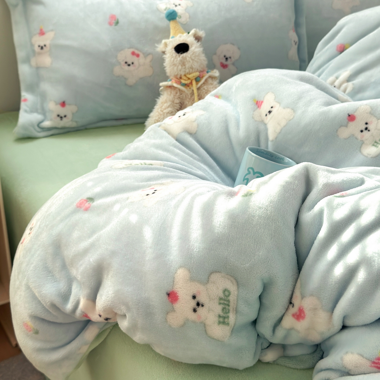 91家纺网 家纺一手货源 找家纺 铭宣 2025新款高克重牛奶绒印花保暖四件套床单床笠单被套款 蓝底小白狗