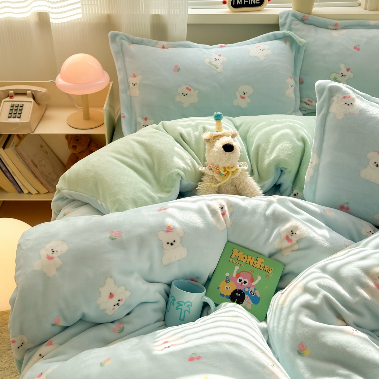 91家纺网 家纺一手货源 找家纺 铭宣 2025新款高克重牛奶绒印花保暖四件套床单床笠单被套款 蓝底小白狗