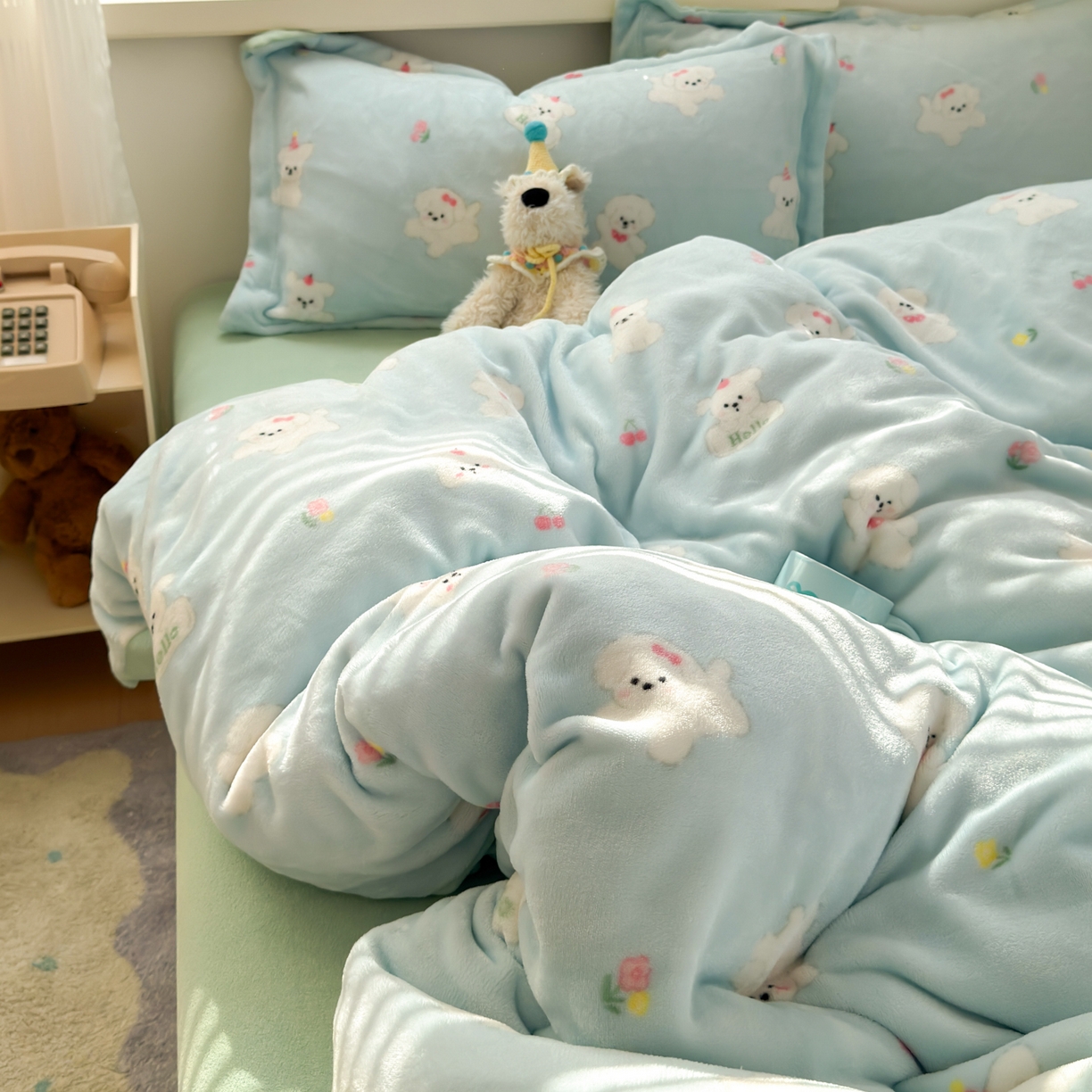 91家纺网 家纺一手货源 找家纺 铭宣 2025新款高克重牛奶绒印花保暖四件套床单床笠单被套款 蓝底小白狗