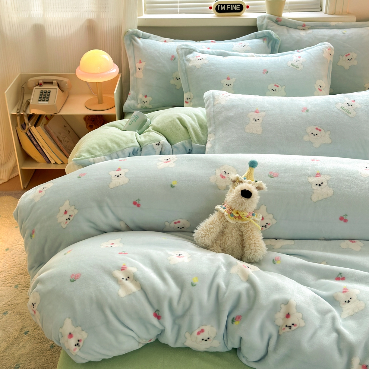 91家纺网 家纺一手货源 找家纺 铭宣 2025新款高克重牛奶绒印花保暖四件套床单床笠单被套款 蓝底小白狗