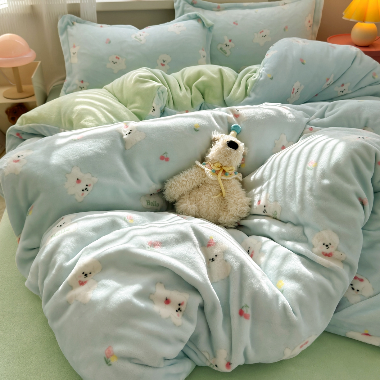 91家纺网 家纺一手货源 找家纺 铭宣 2025新款高克重牛奶绒印花保暖四件套床单床笠单被套款 蓝底小白狗