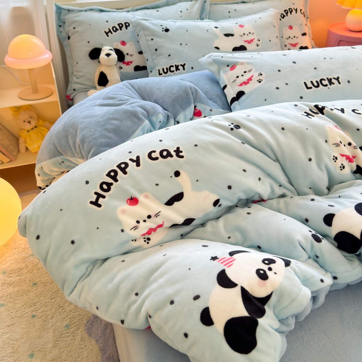 91家纺网 家纺一手货源 找家纺 铭宣 2025新款高克重牛奶绒印花保暖四件套床单床笠单被套款 蓝调熊猫