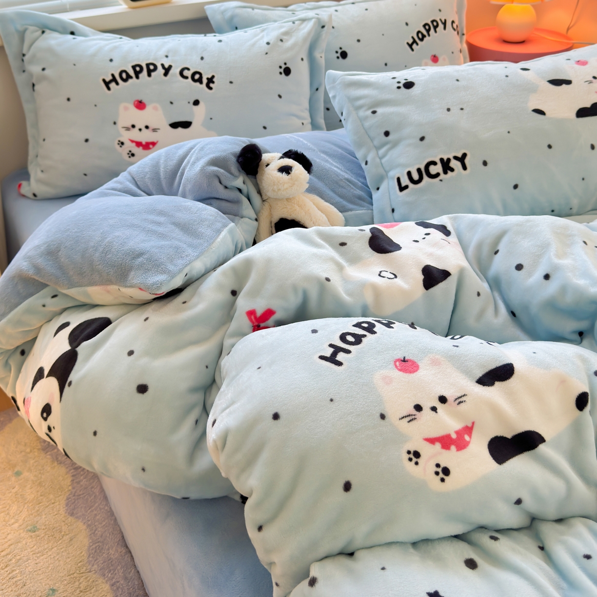 91家纺网 家纺一手货源 找家纺 铭宣 2025新款高克重牛奶绒印花保暖四件套床单床笠单被套款 蓝调熊猫