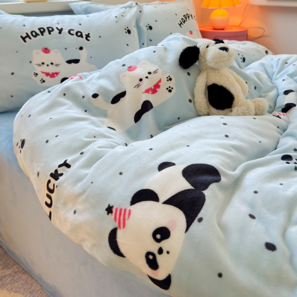 91家纺网 家纺一手货源 找家纺 铭宣 2025新款高克重牛奶绒印花保暖四件套床单床笠单被套款 蓝调熊猫