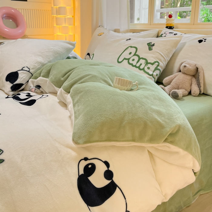 91家纺网 家纺一手货源 找家纺 铭宣 2025新款高克重牛奶绒印花保暖四件套床单床笠单被套款 萌仔熊猫