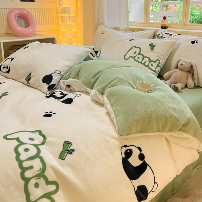 91家纺网 家纺一手货源 找家纺 铭宣 2025新款高克重牛奶绒印花保暖四件套床单床笠单被套款 萌仔熊猫