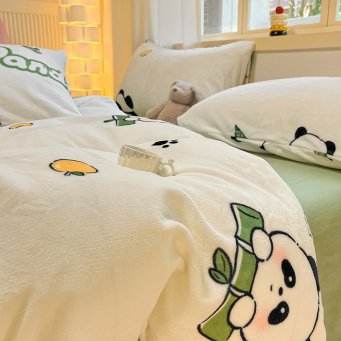 91家纺网 家纺一手货源 找家纺 铭宣 2025新款高克重牛奶绒印花保暖四件套床单床笠单被套款 萌仔熊猫