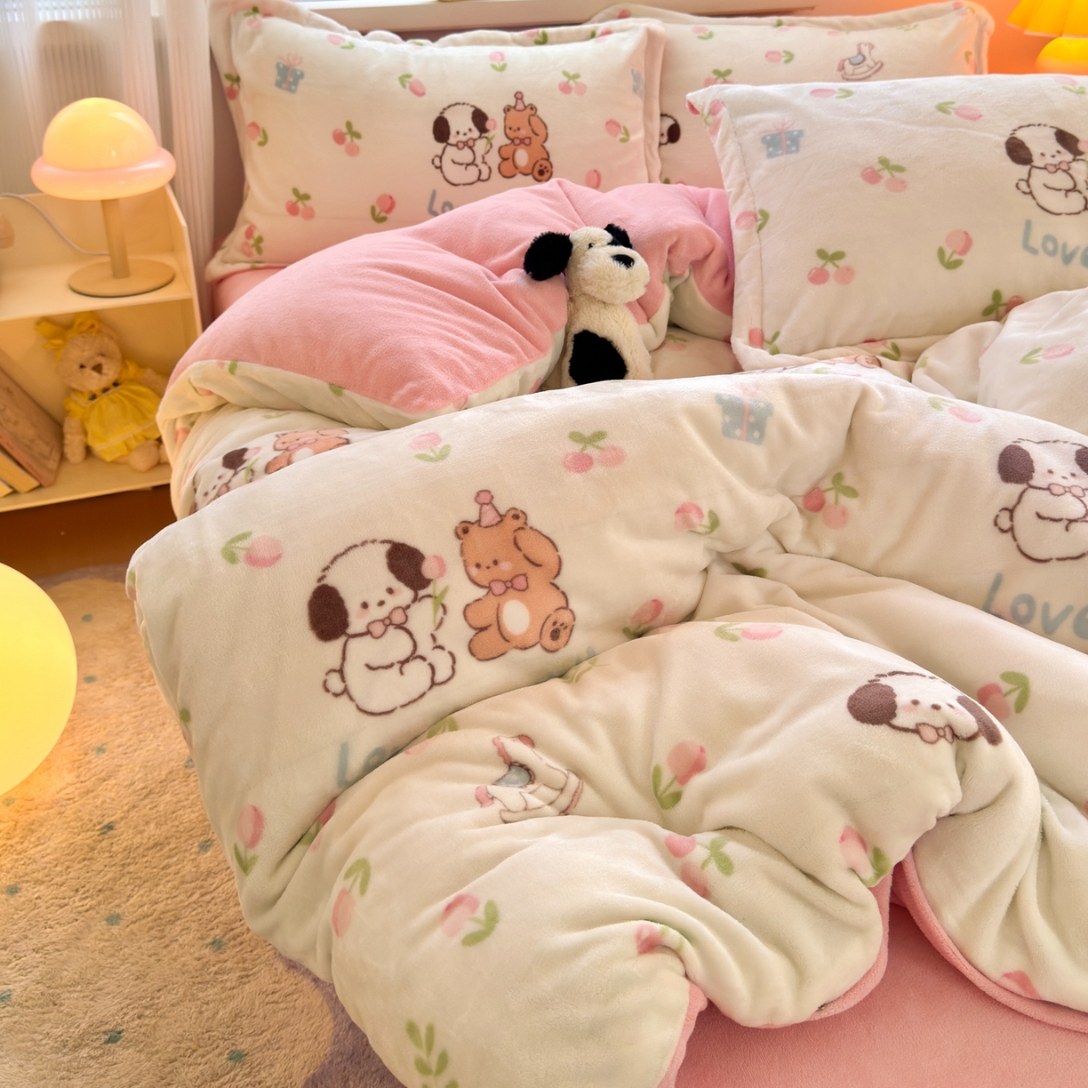 91家纺网 家纺一手货源 找家纺 铭宣 2025新款高克重牛奶绒印花保暖四件套床单床笠单被套款 秘密花园