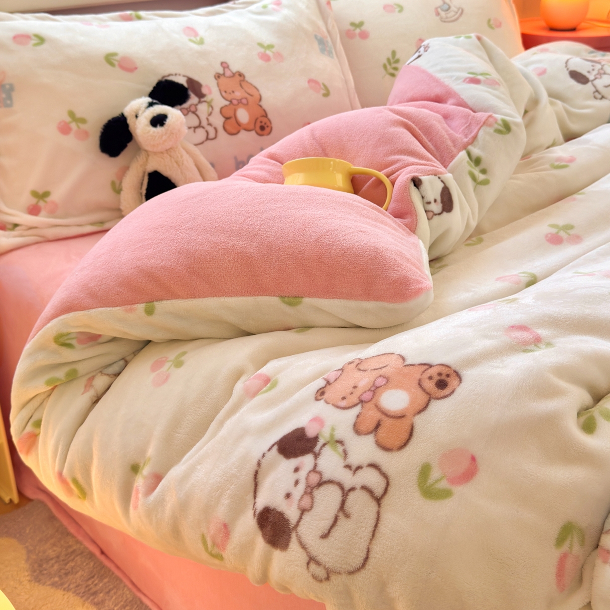 91家纺网 家纺一手货源 找家纺 铭宣 2025新款高克重牛奶绒印花保暖四件套床单床笠单被套款 秘密花园