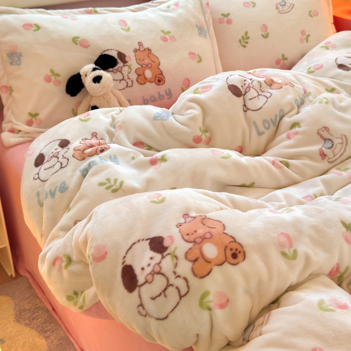 91家纺网 家纺一手货源 找家纺 铭宣 2025新款高克重牛奶绒印花保暖四件套床单床笠单被套款 秘密花园