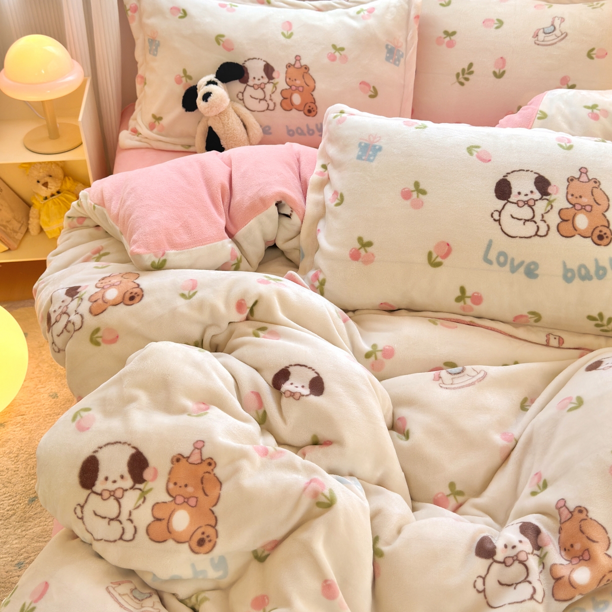 91家纺网 家纺一手货源 找家纺 铭宣 2025新款高克重牛奶绒印花保暖四件套床单床笠单被套款 秘密花园