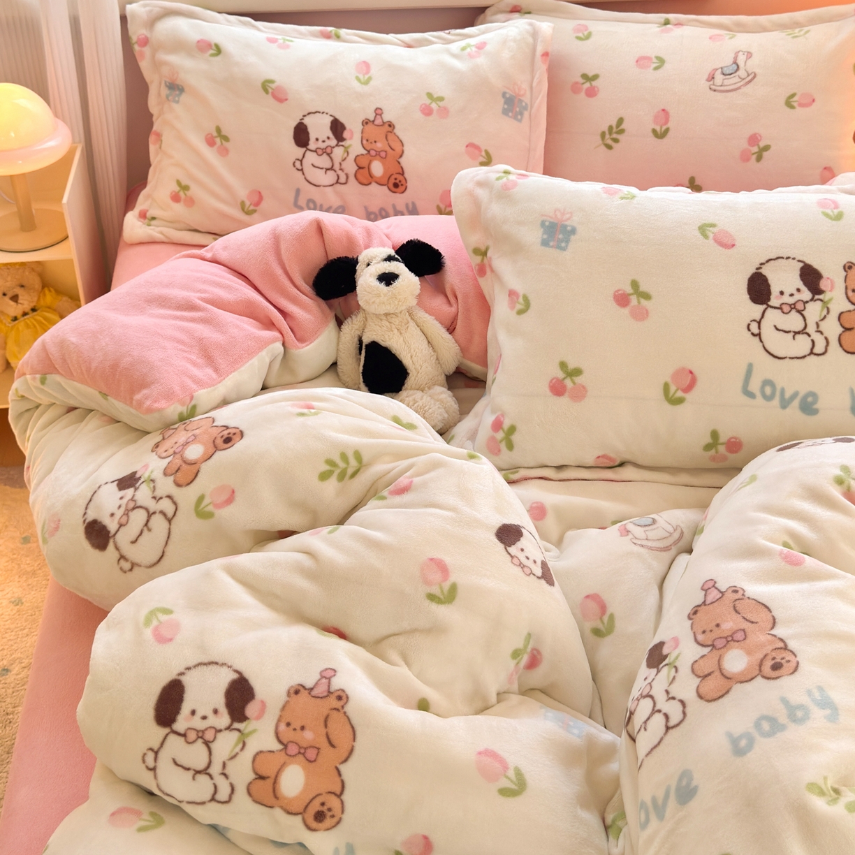 91家纺网 家纺一手货源 找家纺 铭宣 2025新款高克重牛奶绒印花保暖四件套床单床笠单被套款 秘密花园