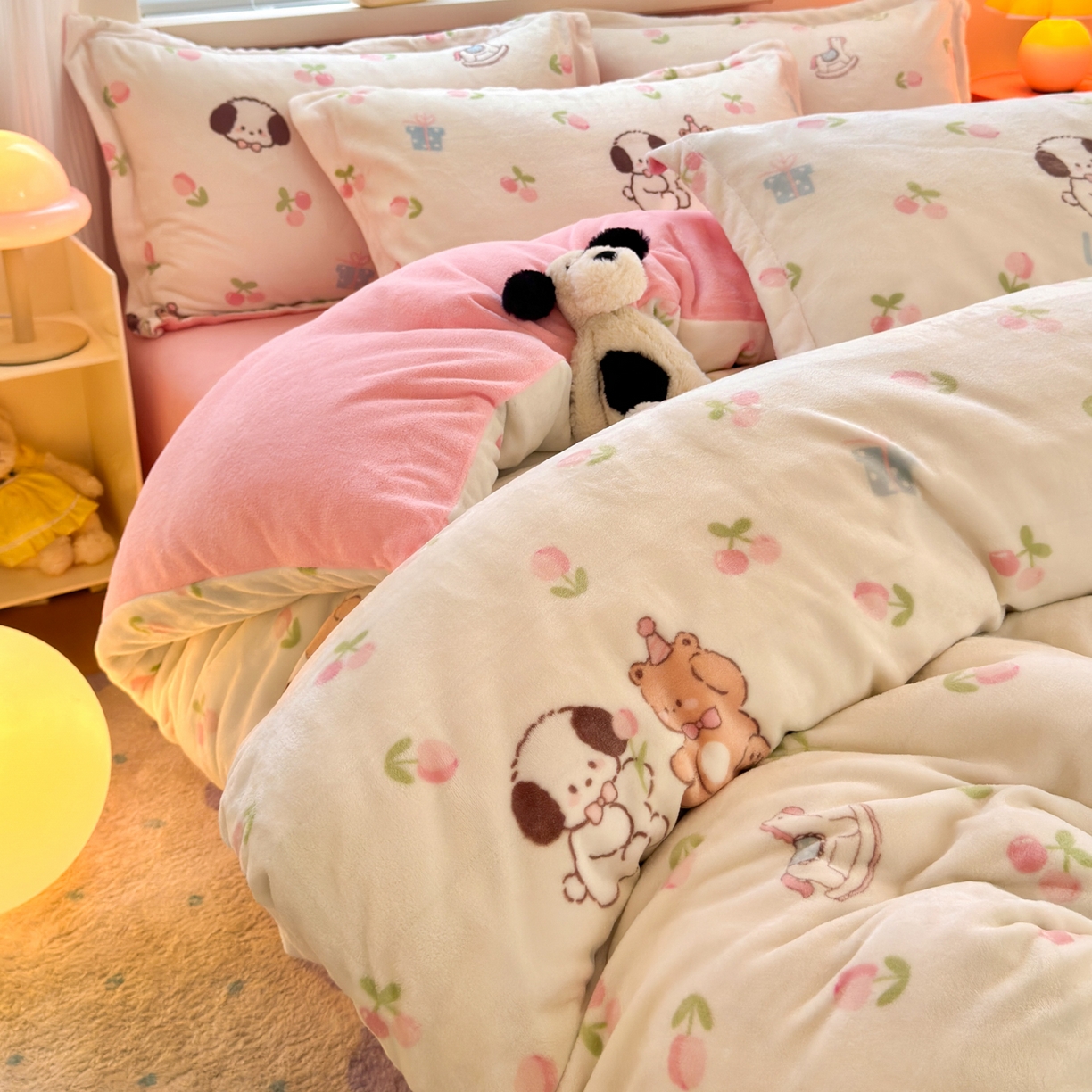 91家纺网 家纺一手货源 找家纺 铭宣 2025新款高克重牛奶绒印花保暖四件套床单床笠单被套款 秘密花园