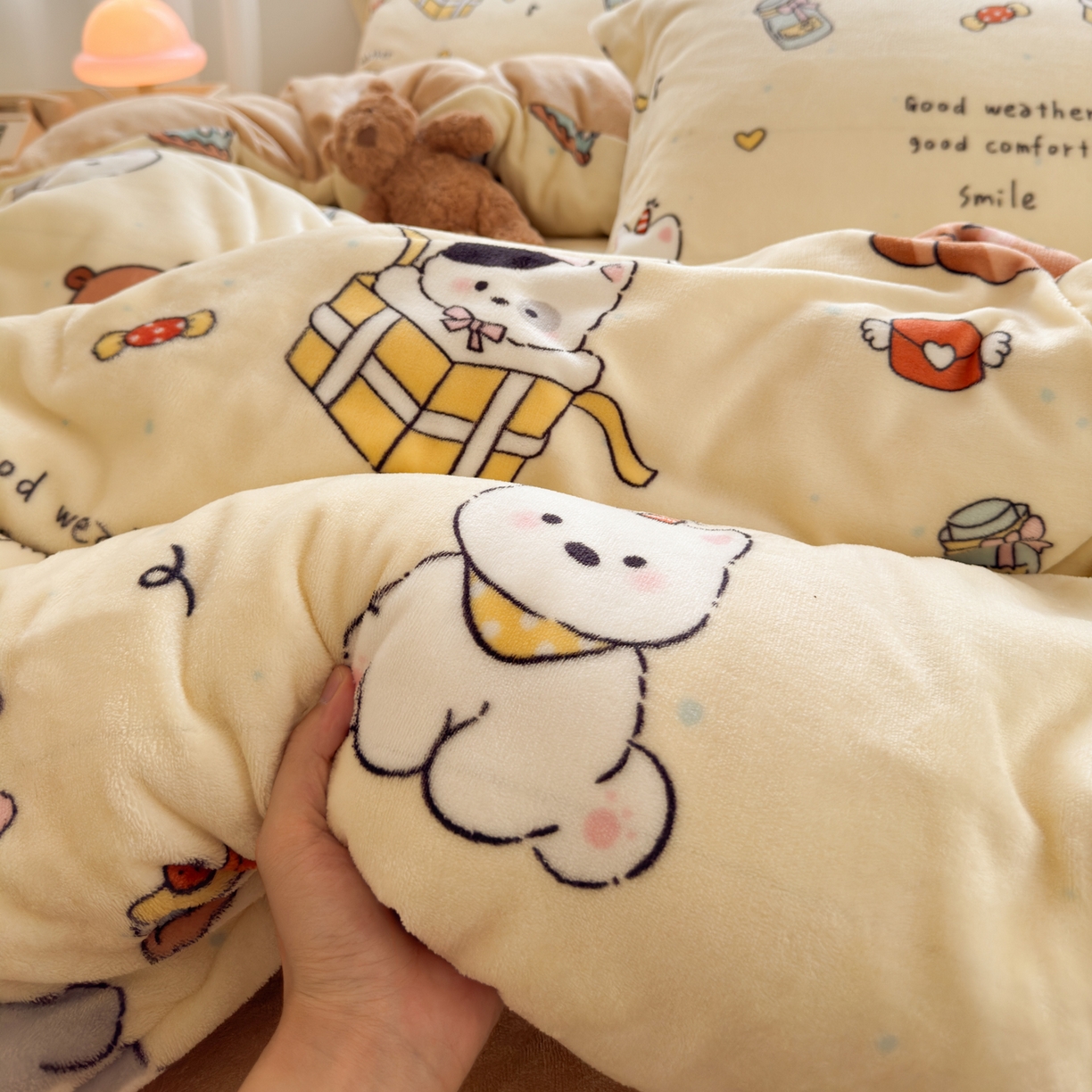 91家纺网 家纺一手货源 找家纺 铭宣 2025新款高克重牛奶绒印花保暖四件套床单床笠单被套款 奶油派对