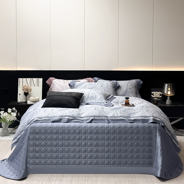 91家纺网 家纺一手货源 找家纺 2025新款高端A类长绒棉夹棉床盖床笠四件套全棉纯棉纯色绗绣四季款保护罩高级感床上用品 时漫-雾都蓝