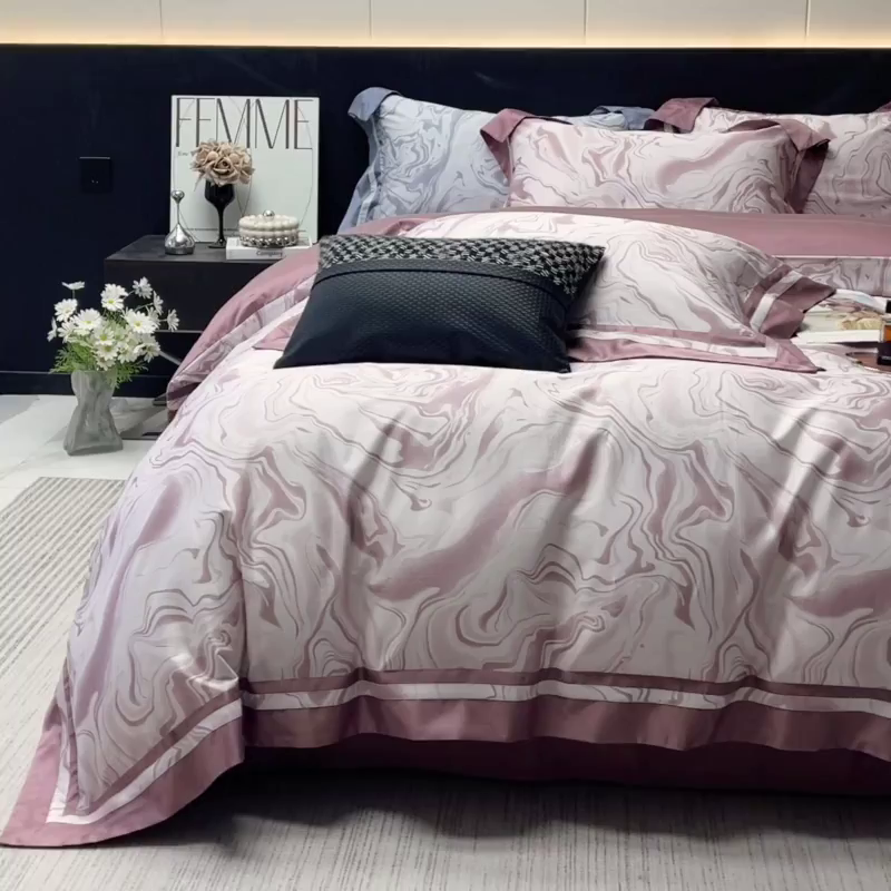 91家纺网 家纺一手货源 找家纺 2025新款高端A类长绒棉夹棉床盖床笠四件套全棉纯棉纯色绗绣四季款保护罩高级感床上用品 时漫-温妮粉