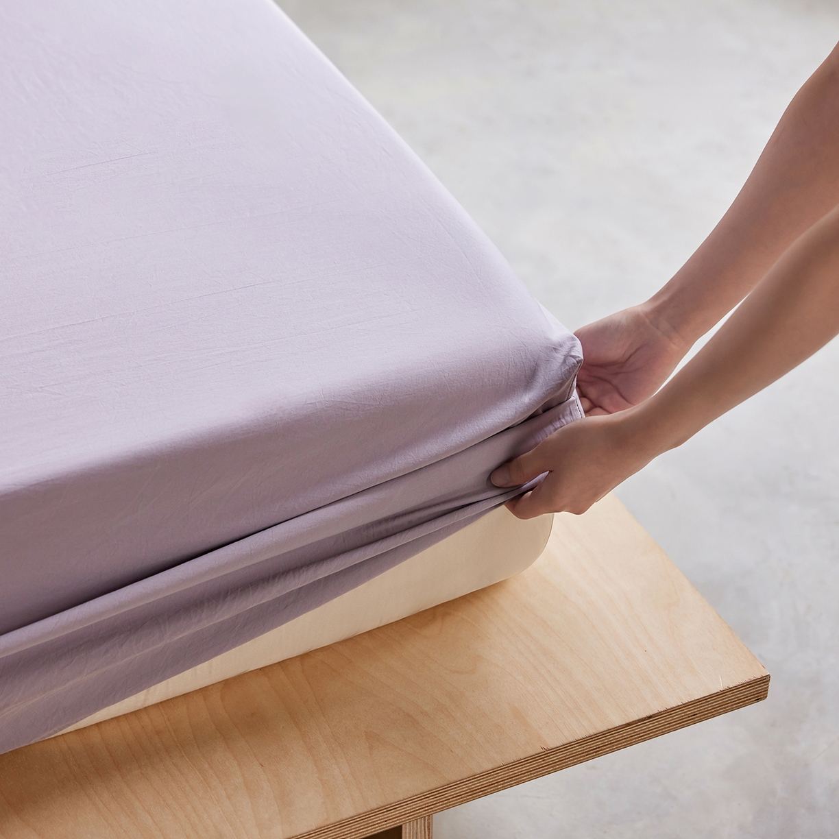 91家纺网 家纺一手货源 找家纺 轩和家居 2025新款70S砂洗长绒棉单床笠 烟凝