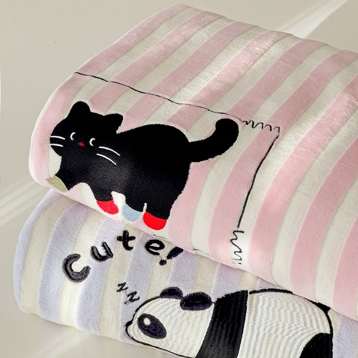 91家纺网 家纺一手货源 找家纺 繁花家居 2025新款经典条纹系列绣花牛奶绒单品床单床笠床单床笠单件 组合图仅做展示不可下单