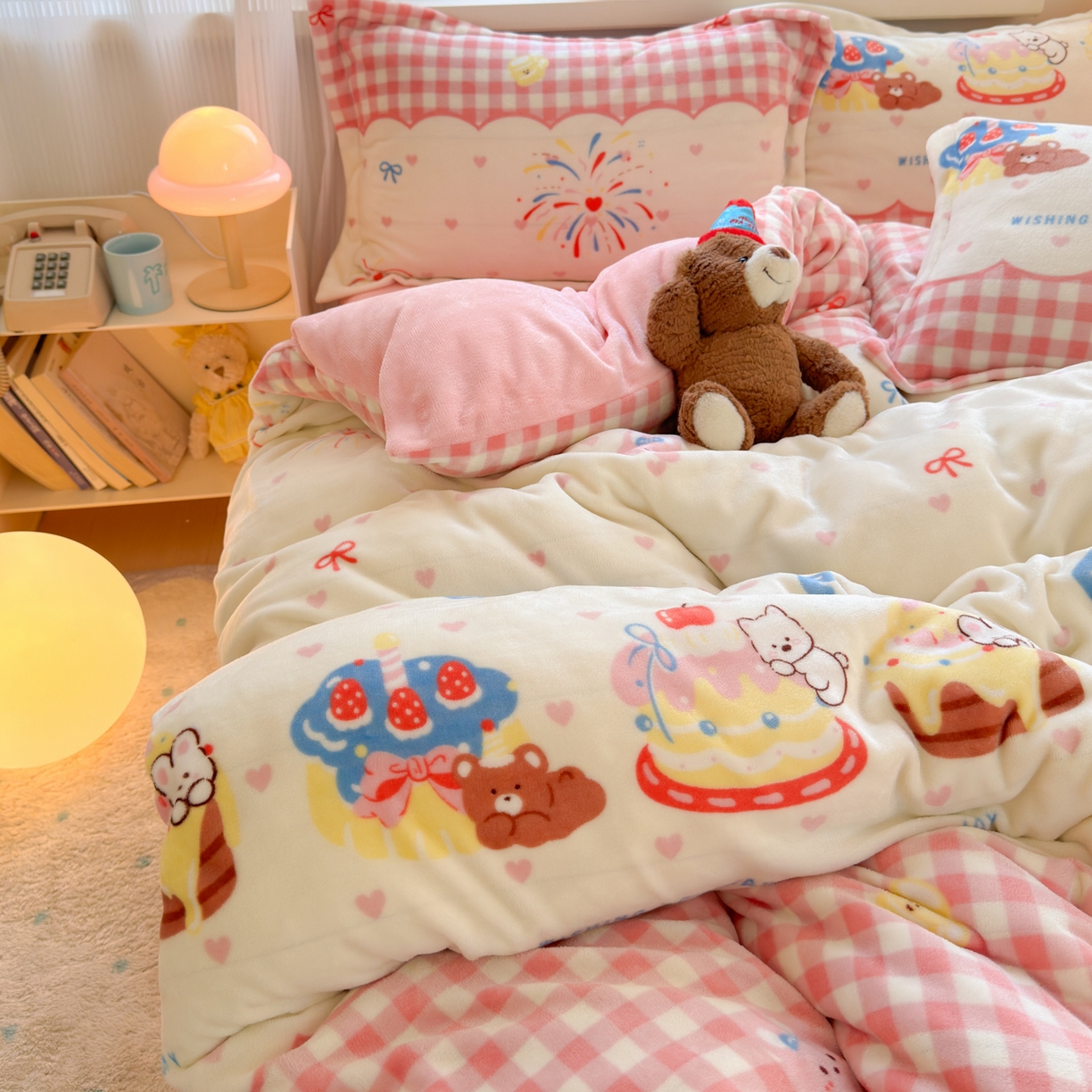 91家纺网 家纺一手货源 找家纺 铭宣 2025新款高克重牛奶绒印花保暖四件套床单床笠单被套款 生日派对