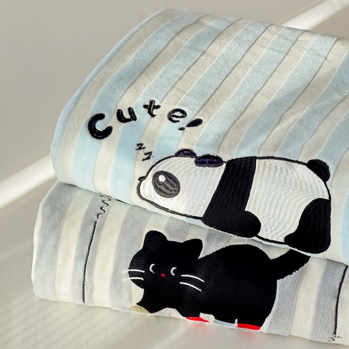 91家纺网 家纺一手货源 找家纺 繁花家居 2025新款经典条纹系列绣花牛奶绒单品床单床笠床单床笠单件 组合图仅做展示不可下单