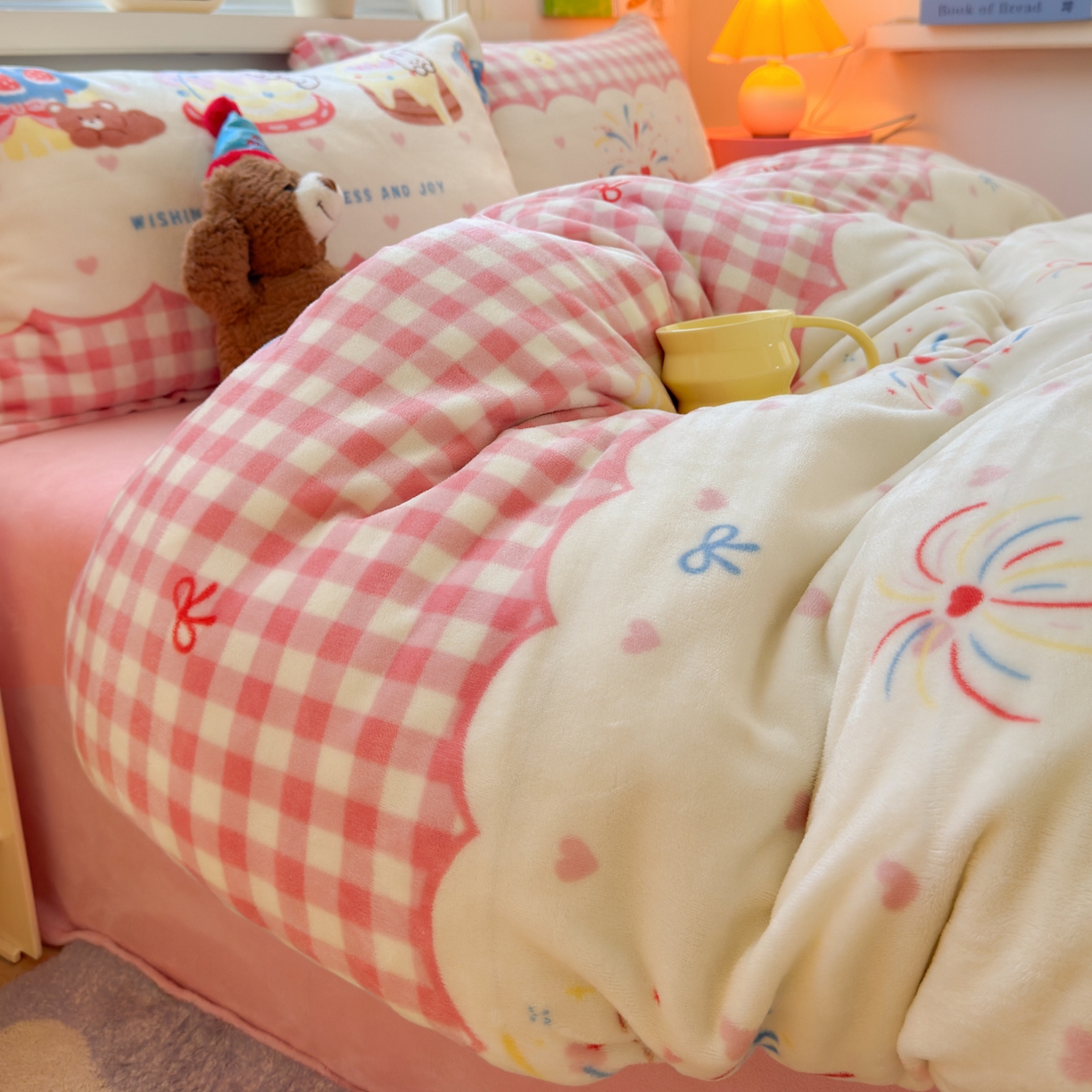 91家纺网 家纺一手货源 找家纺 铭宣 2025新款高克重牛奶绒印花保暖四件套床单床笠单被套款 生日派对