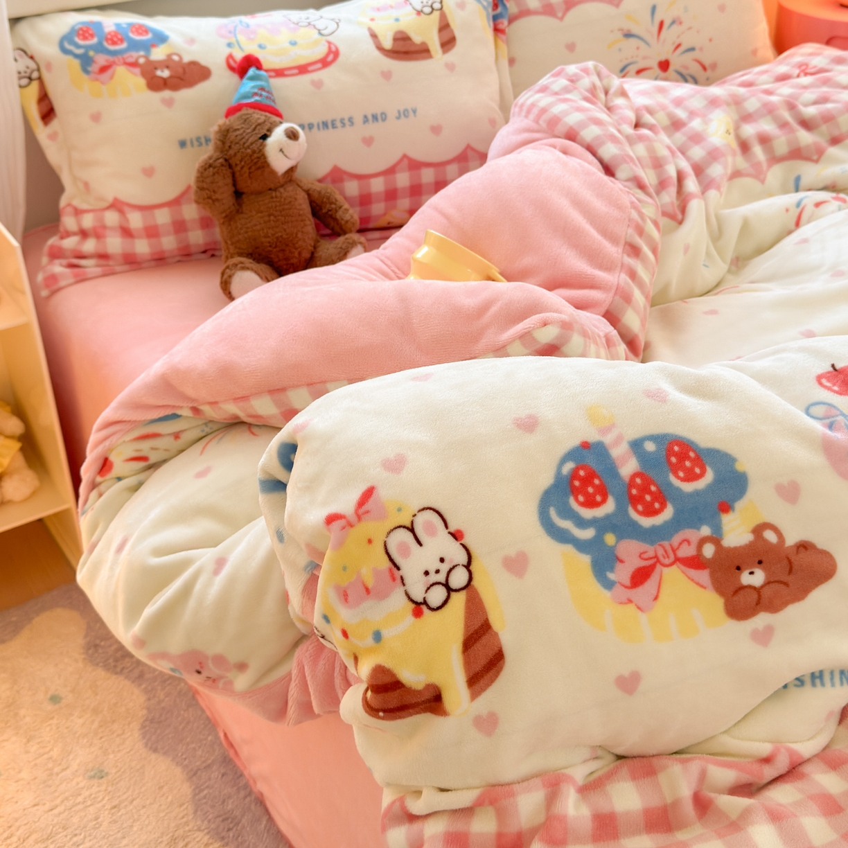 91家纺网 家纺一手货源 找家纺 铭宣 2025新款高克重牛奶绒印花保暖四件套床单床笠单被套款 生日派对