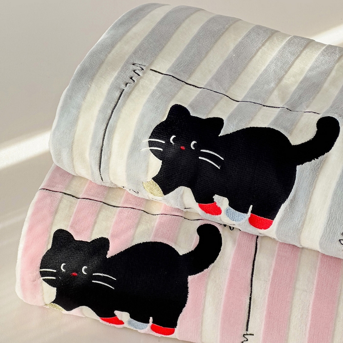 91家纺网 家纺一手货源 找家纺 繁花家居 2025新款经典条纹系列绣花牛奶绒单品床单床笠床单床笠单件 组合图仅做展示不可下单