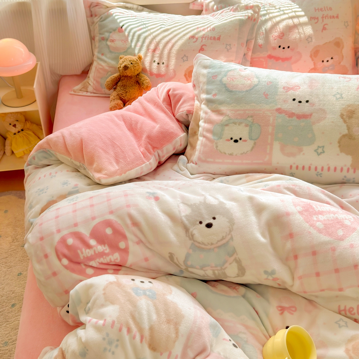 91家纺网 家纺一手货源 找家纺 铭宣 2025新款高克重牛奶绒印花保暖四件套床单床笠单被套款 甜心宝贝