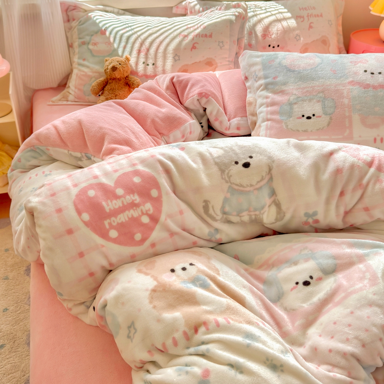 91家纺网 家纺一手货源 找家纺 铭宣 2025新款高克重牛奶绒印花保暖四件套床单床笠单被套款 甜心宝贝