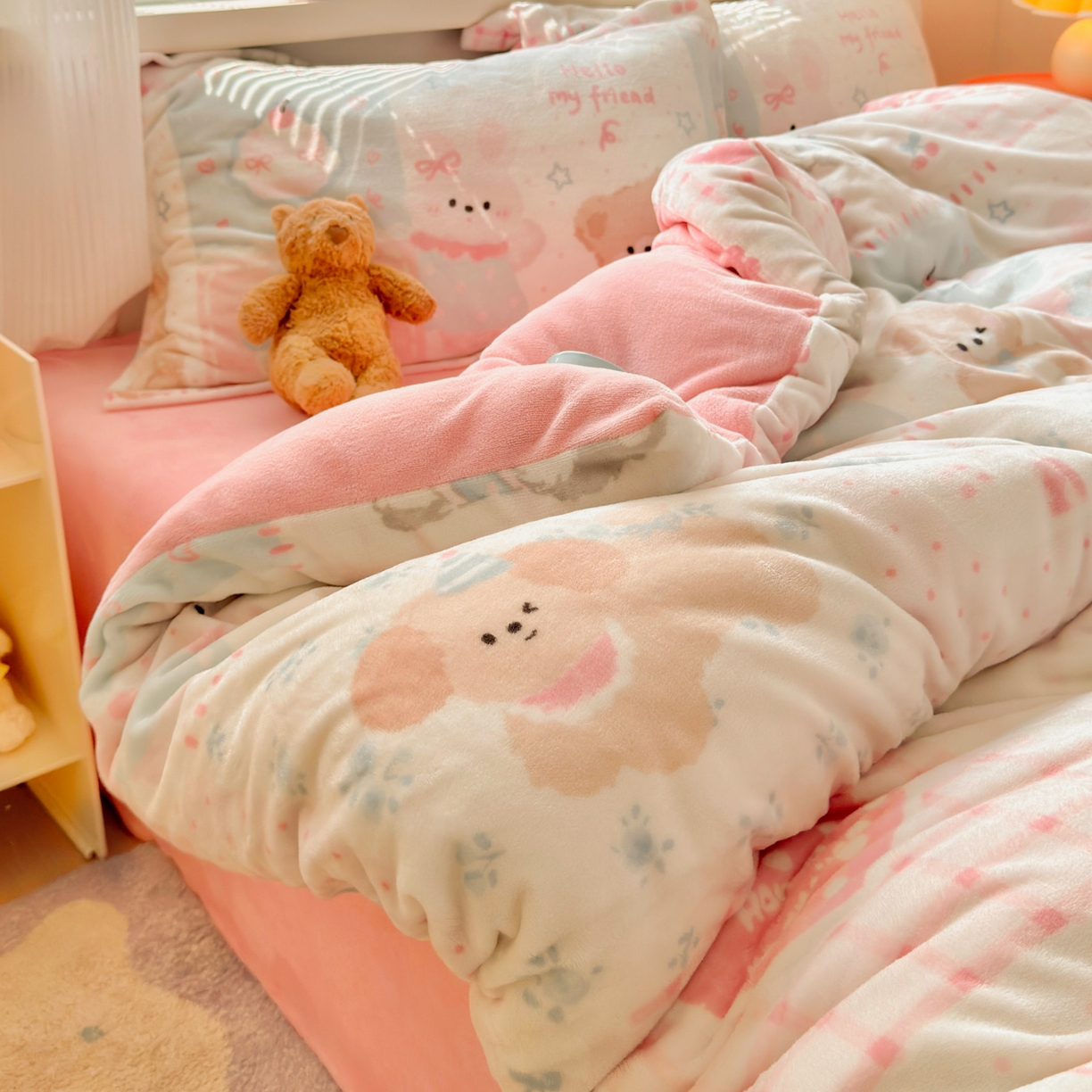 91家纺网 家纺一手货源 找家纺 铭宣 2025新款高克重牛奶绒印花保暖四件套床单床笠单被套款 甜心宝贝