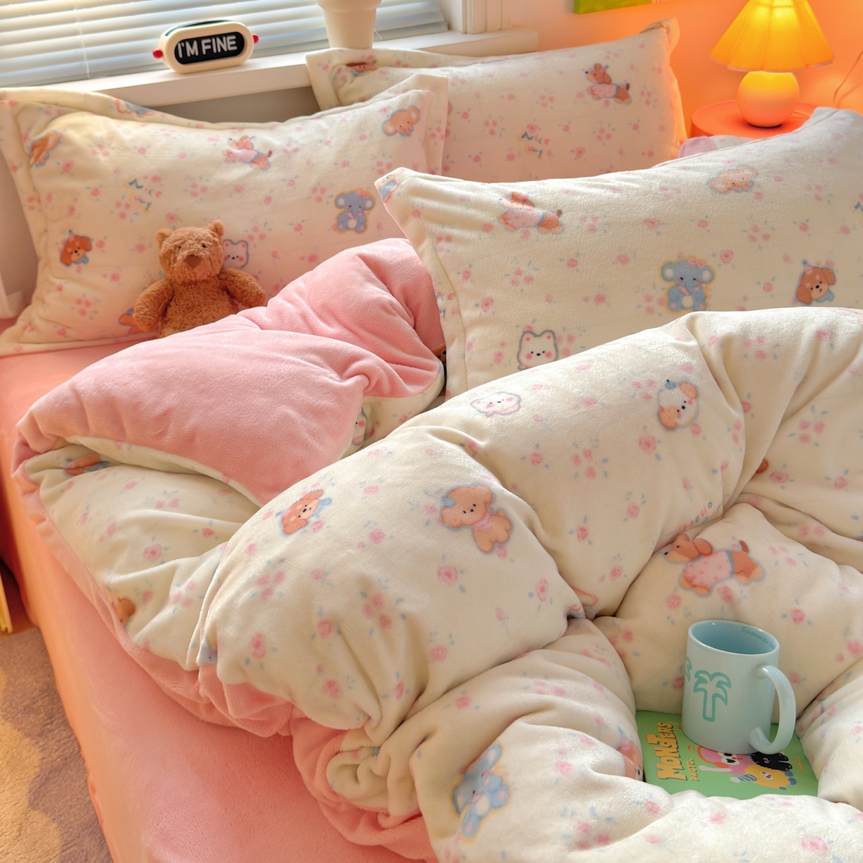 91家纺网 家纺一手货源 找家纺 铭宣 2025新款高克重牛奶绒印花保暖四件套床单床笠单被套款 甜樱萌宠