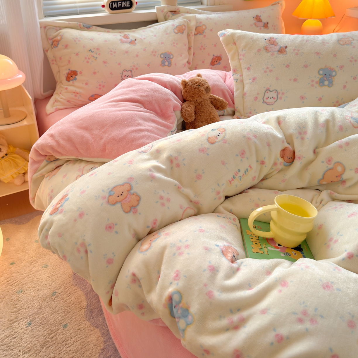 91家纺网 家纺一手货源 找家纺 铭宣 2025新款高克重牛奶绒印花保暖四件套床单床笠单被套款 甜樱萌宠