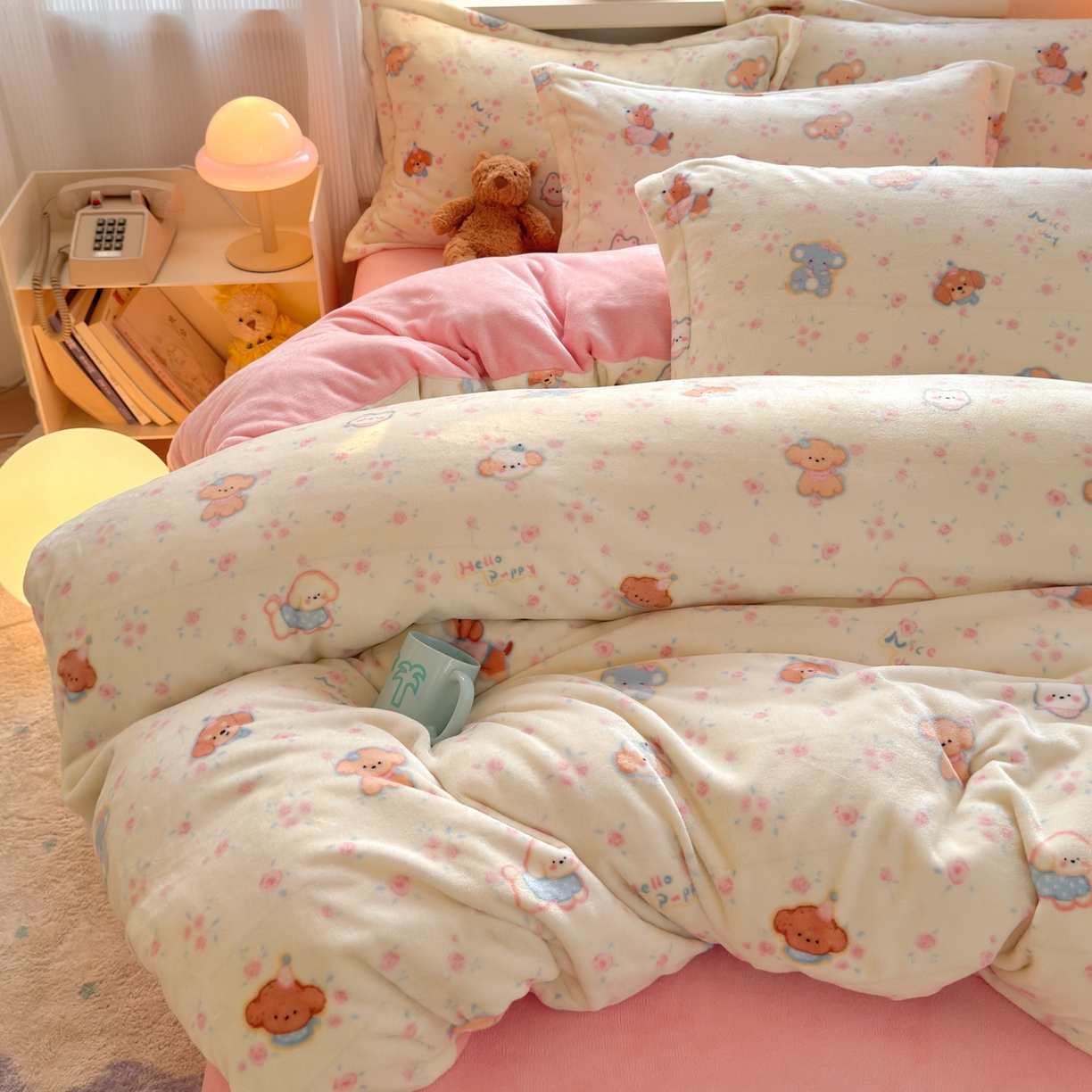 91家纺网 家纺一手货源 找家纺 铭宣 2025新款高克重牛奶绒印花保暖四件套床单床笠单被套款 甜樱萌宠