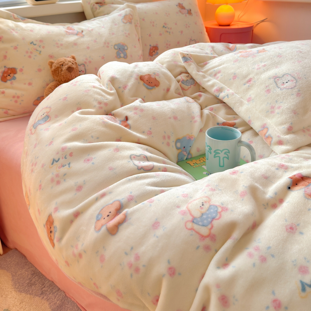 91家纺网 家纺一手货源 找家纺 铭宣 2025新款高克重牛奶绒印花保暖四件套床单床笠单被套款 甜樱萌宠