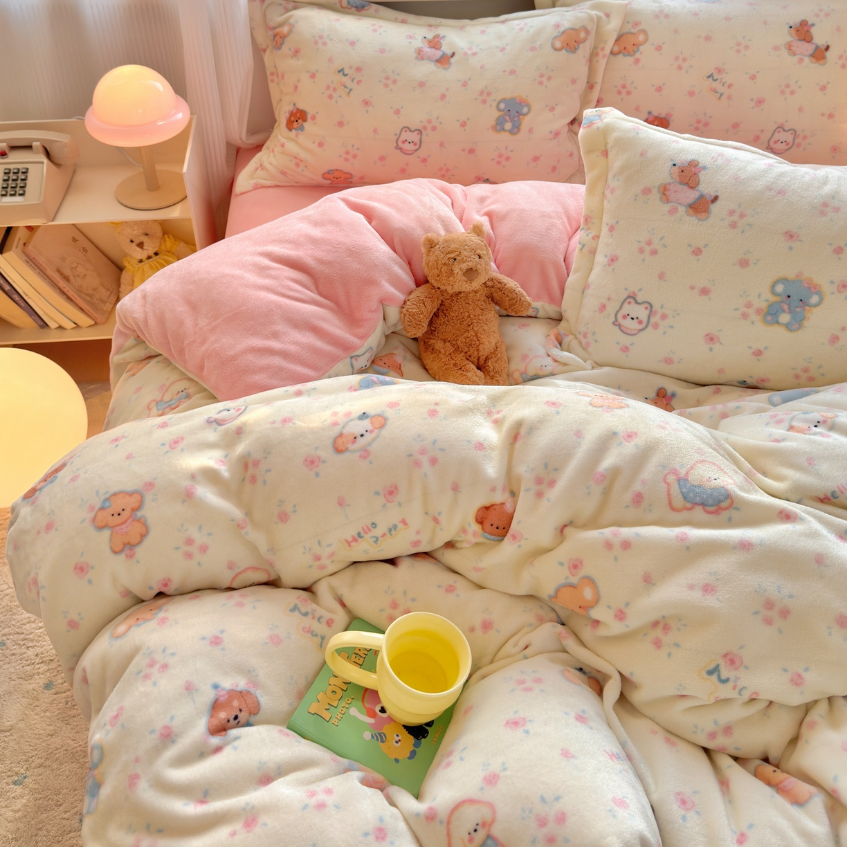 91家纺网 家纺一手货源 找家纺 铭宣 2025新款高克重牛奶绒印花保暖四件套床单床笠单被套款 甜樱萌宠