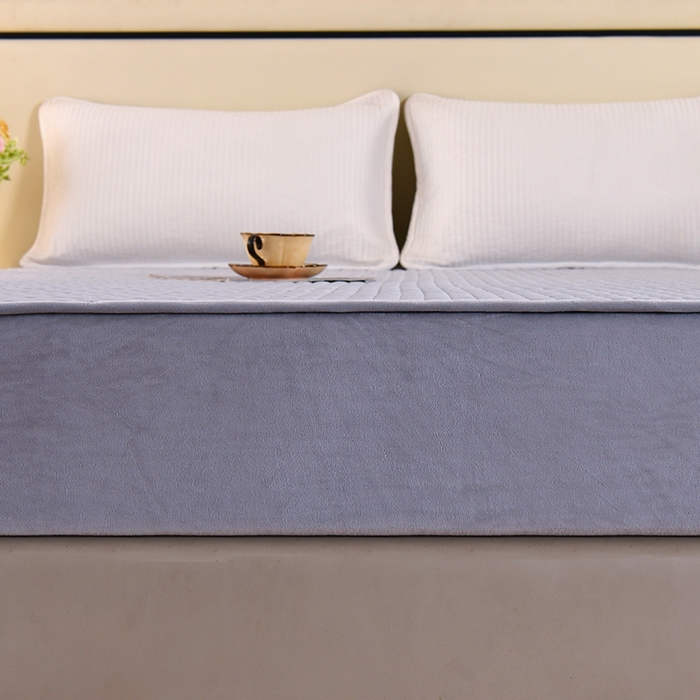 91家纺网 家纺一手货源 找家纺 栩裕纺织 2025新款亲肤绒夹棉保暖床笠 浅蓝