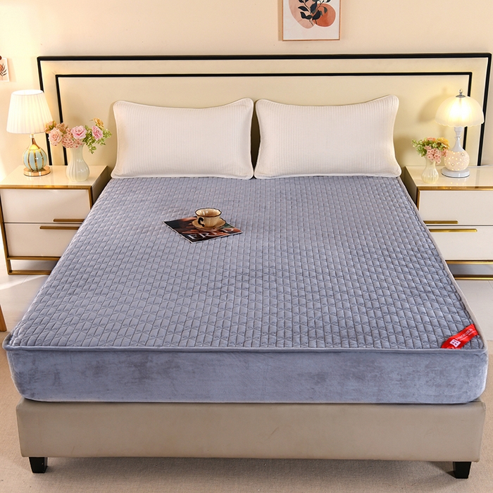 91家纺网 家纺一手货源 找家纺 栩裕纺织 2025新款亲肤绒夹棉保暖床笠 浅蓝