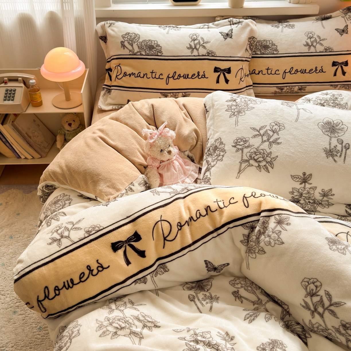 91家纺网 家纺一手货源 找家纺 铭宣 2025新款高克重牛奶绒印花保暖四件套床单床笠单被套款 一帘幽梦