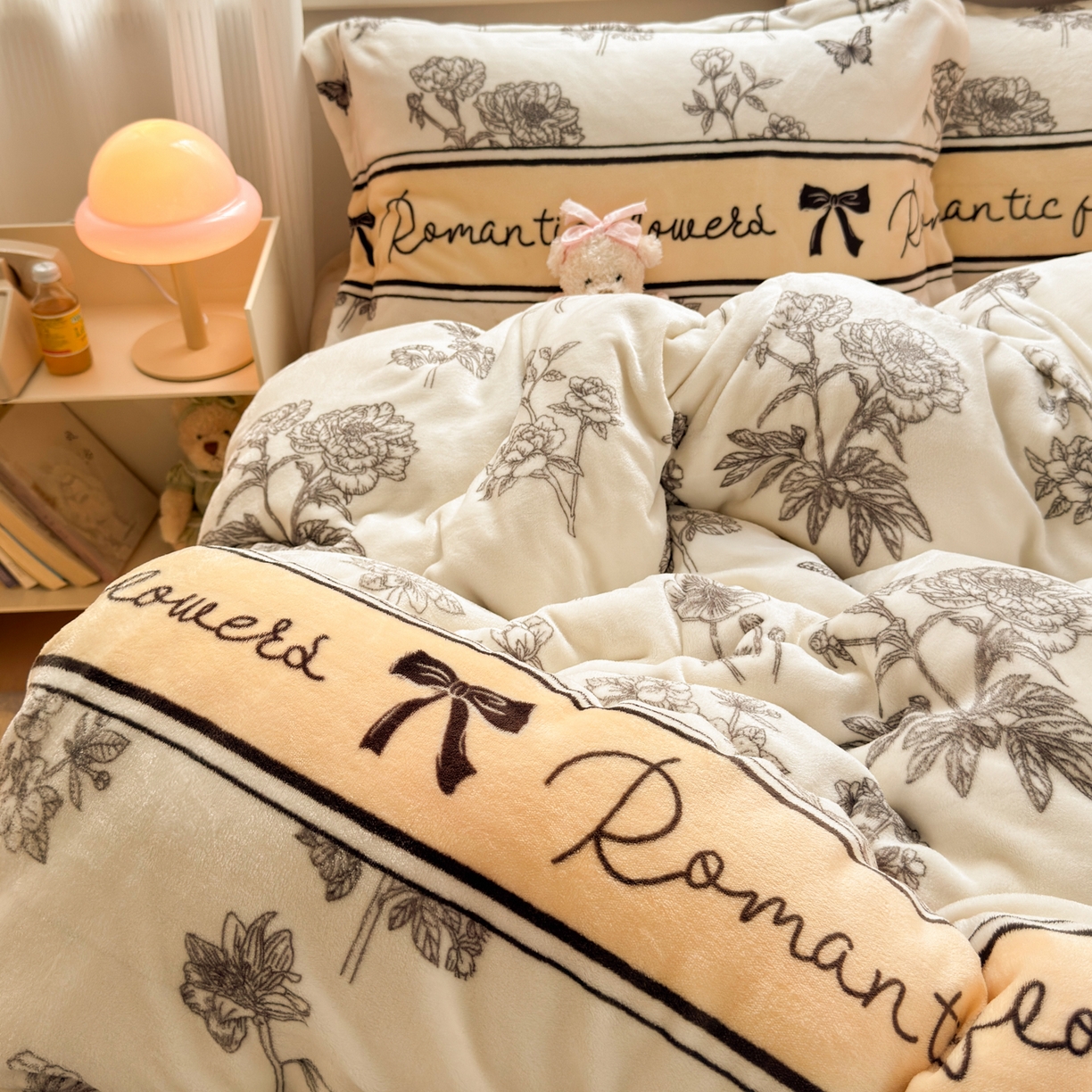 91家纺网 家纺一手货源 找家纺 铭宣 2025新款高克重牛奶绒印花保暖四件套床单床笠单被套款 一帘幽梦