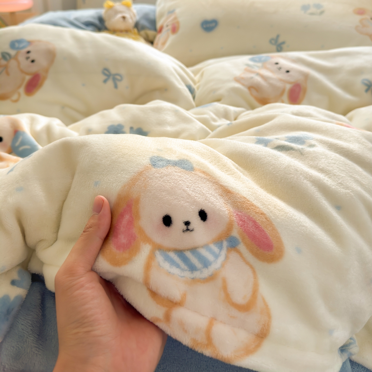 91家纺网 家纺一手货源 找家纺 铭宣 2025新款高克重牛奶绒印花保暖四件套床单床笠单被套款 郁金香小兔