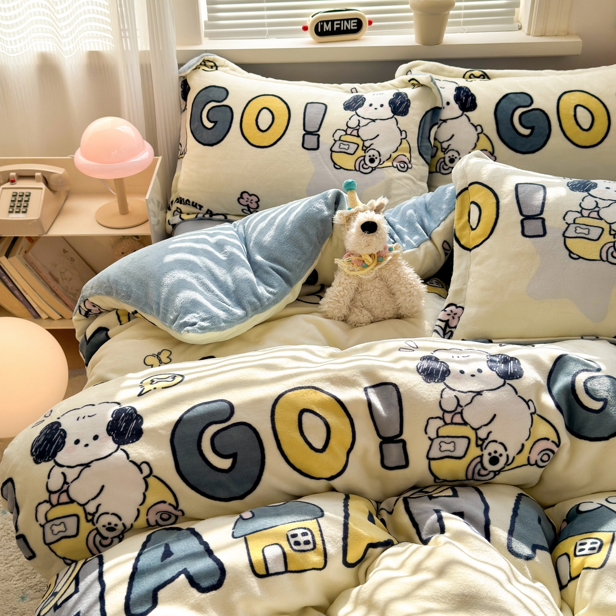 91家纺网 家纺一手货源 找家纺 铭宣 2025新款高克重牛奶绒印花保暖四件套床单床笠单被套款 字母狗