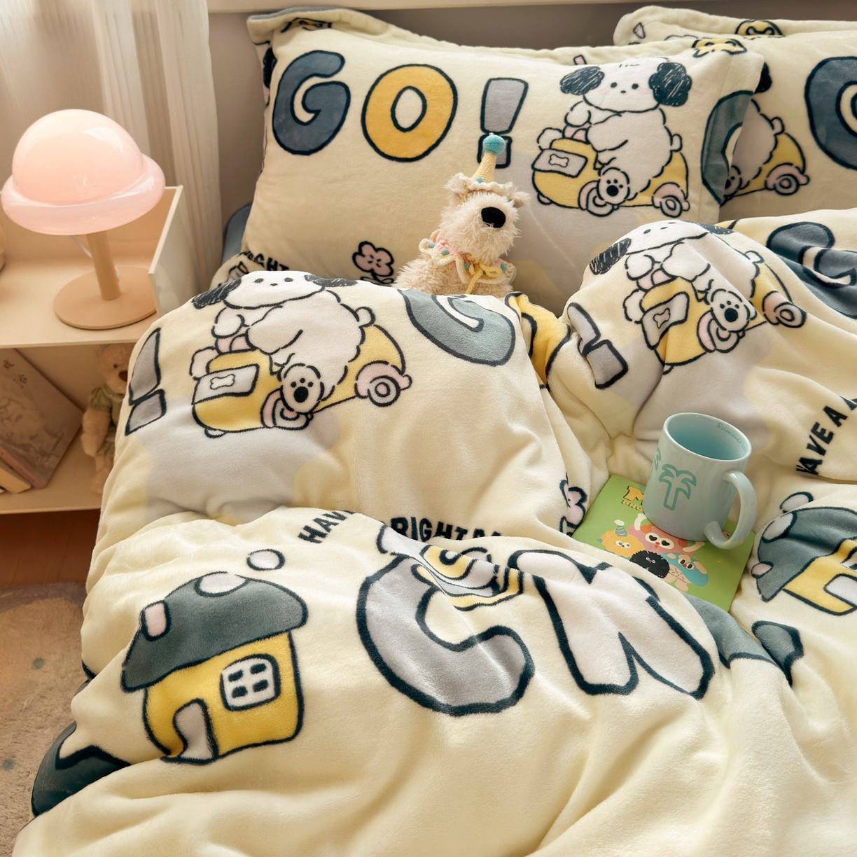 91家纺网 家纺一手货源 找家纺 铭宣 2025新款高克重牛奶绒印花保暖四件套床单床笠单被套款 字母狗